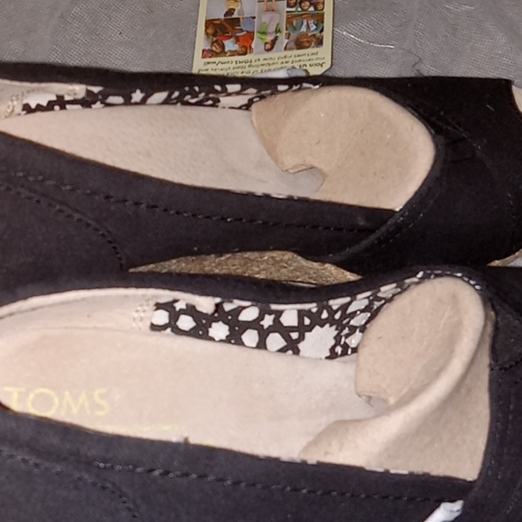 Shoes - Picture 3 of 6